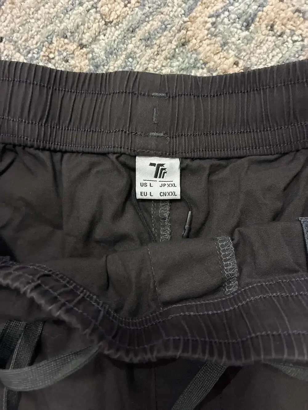 Mens Black Cargo Shorts with Drawstring and Side Pockets Size L
